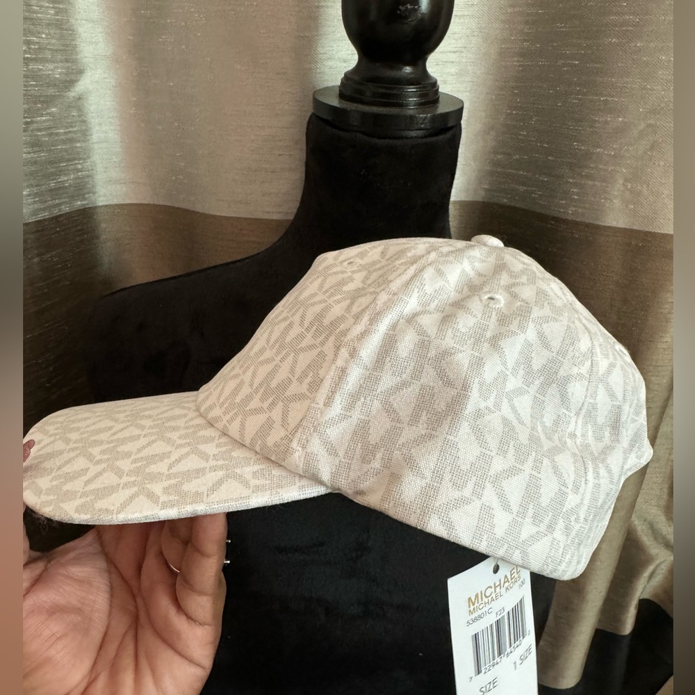 Michael Kors hat